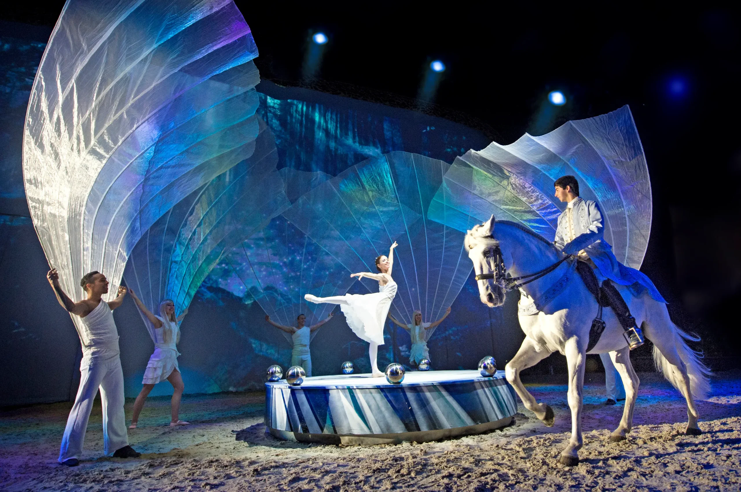 Märchenhafte Schaubilder in der CAVALLUNA Show