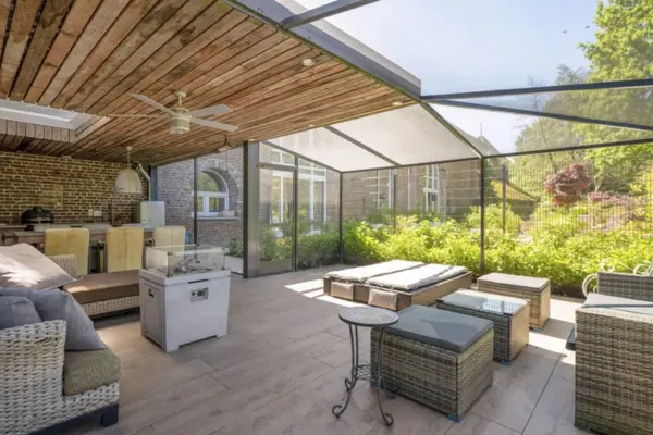 Blick in die Außen-Loge des luxuriösen Gut Wammen