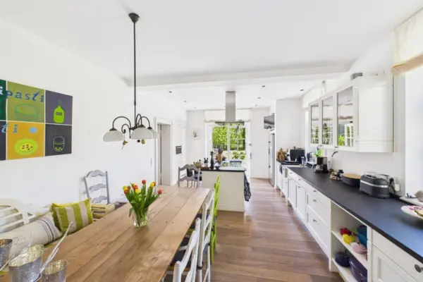 Exklusives Anwesen mit stilvollem Wohnhaus, weitläufigen Weiden und außergewöhnlicher Reitanlage